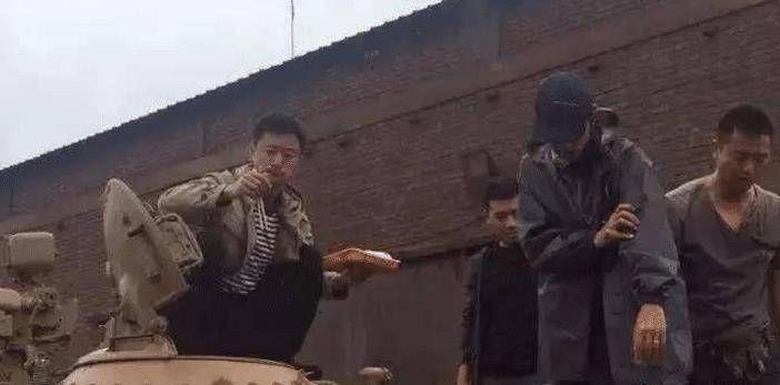 【BJL平台官网】
明星片场照片曝光：私底下他们竟是这个样子(图5)