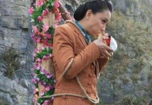 【BJL平台官网】
明星片场照片曝光：私底下他们竟是这个样子(图14)