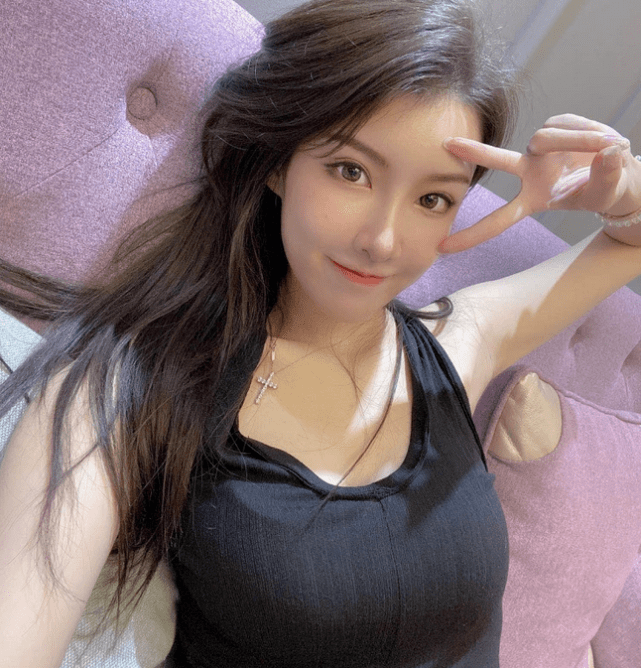 
中国男篮第一控卫郭艾伦 前女友晒照 身材颜值堪称完美-BJL平台(图5)