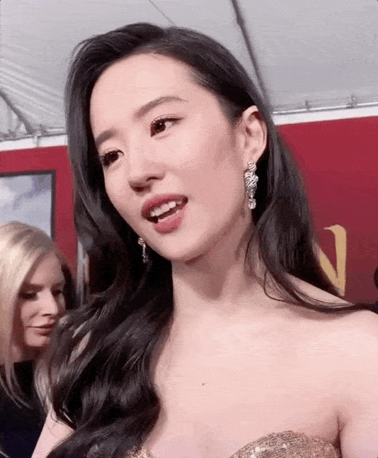 “BJL平台”
为什么女明星头发都浓密看不见发缝？刘亦菲是天生 鞠婧祎是心机(图9)