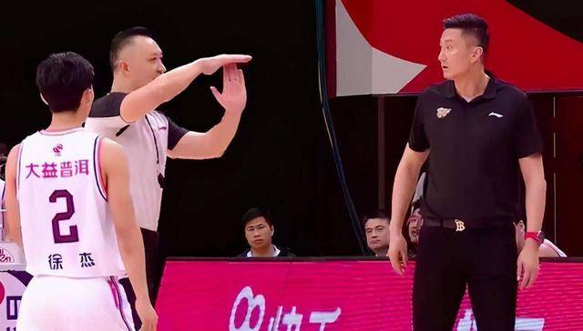 BJL平台官网-
诚意满满 曾给每一位球员制作鞋模！这风浪 李宁无需背负罪名(图3)